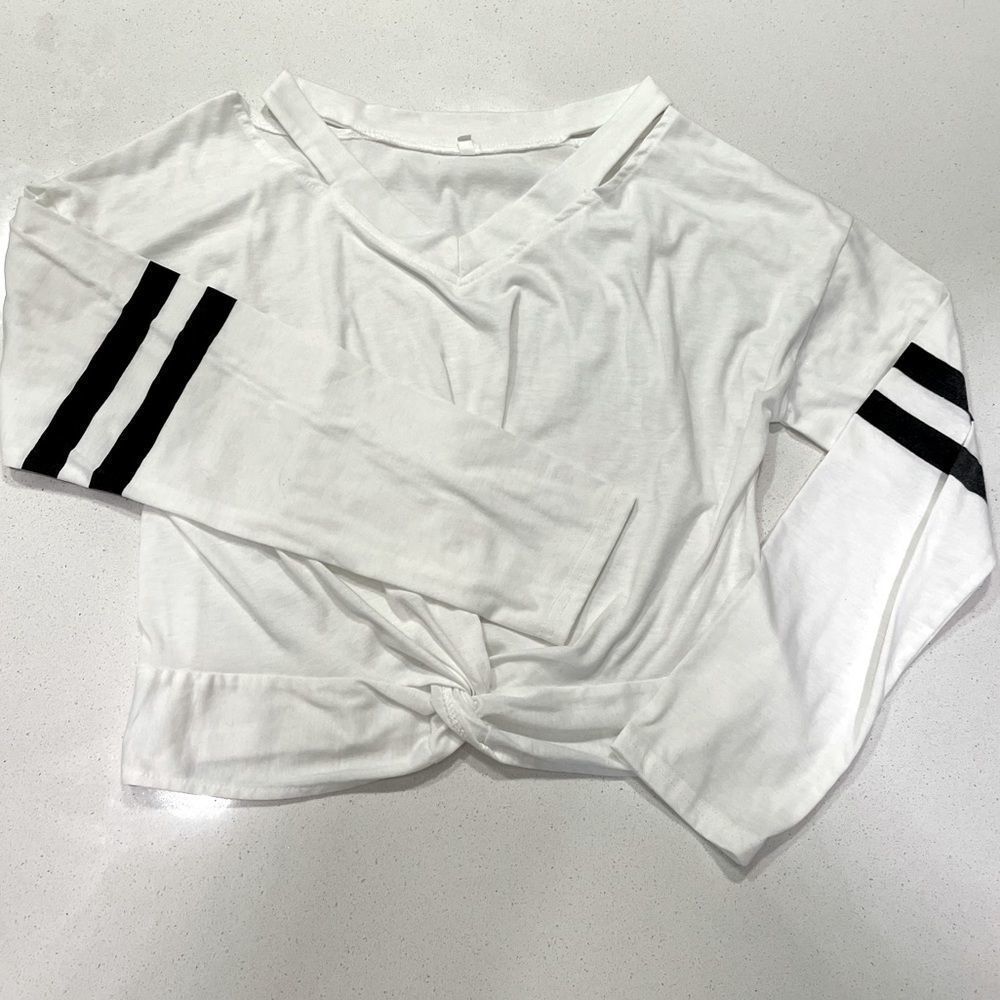 ***5/$20*** Long Sleeve Cropped T-shirt with Cold Shoulder – Medium (Juniors)